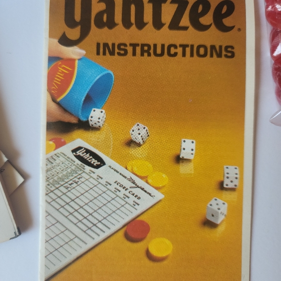 Yahtzee Game Pieces from 1975 copyright edition - Picture 2 of 6